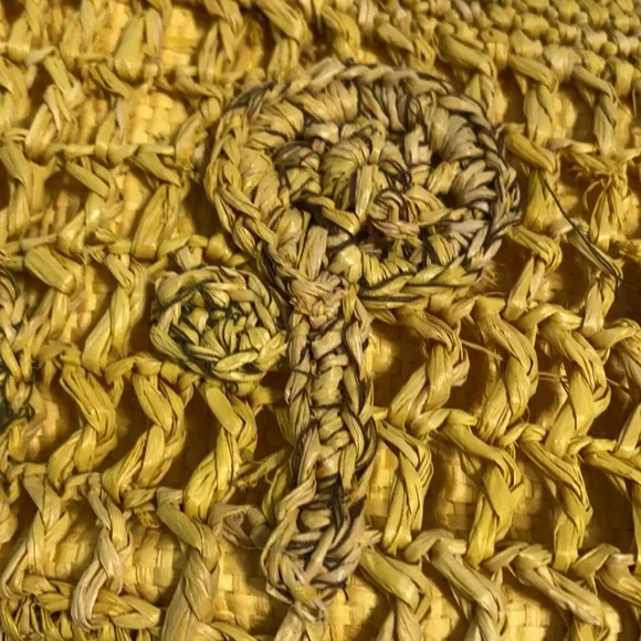 Small Yellow Raffia Bag, Zip Closure, 2 Inside Pockets & 1 with a Zip Closure - Picture 6 of 11